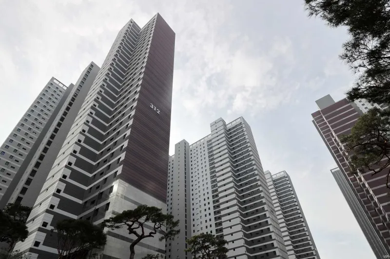 외국인 토허제 효과 ‘확실’…서울 주택 거래 51% 급감